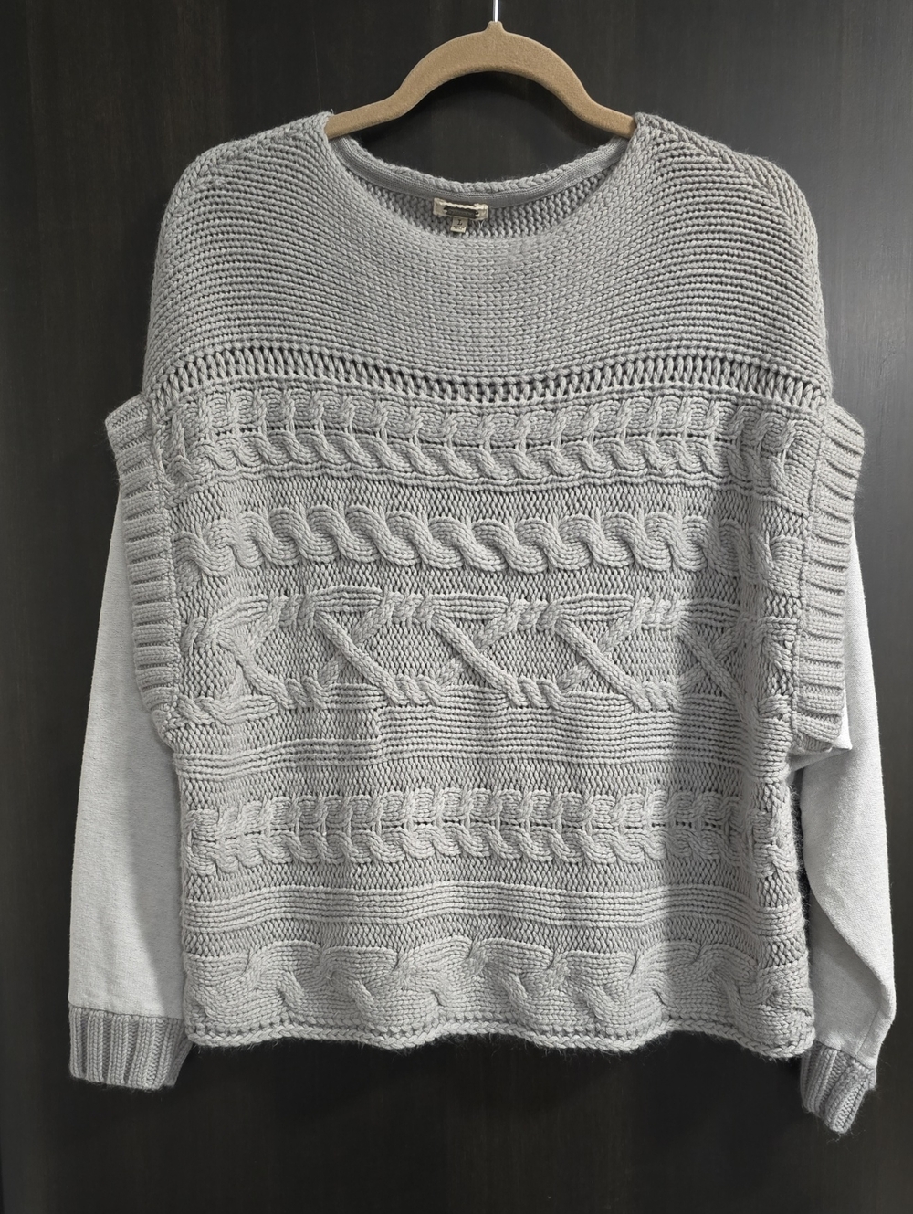 gimmicks by BKE Light Gray Cable Knit Crewneck Sweater, Oversized Size L - Picture 2 of 7